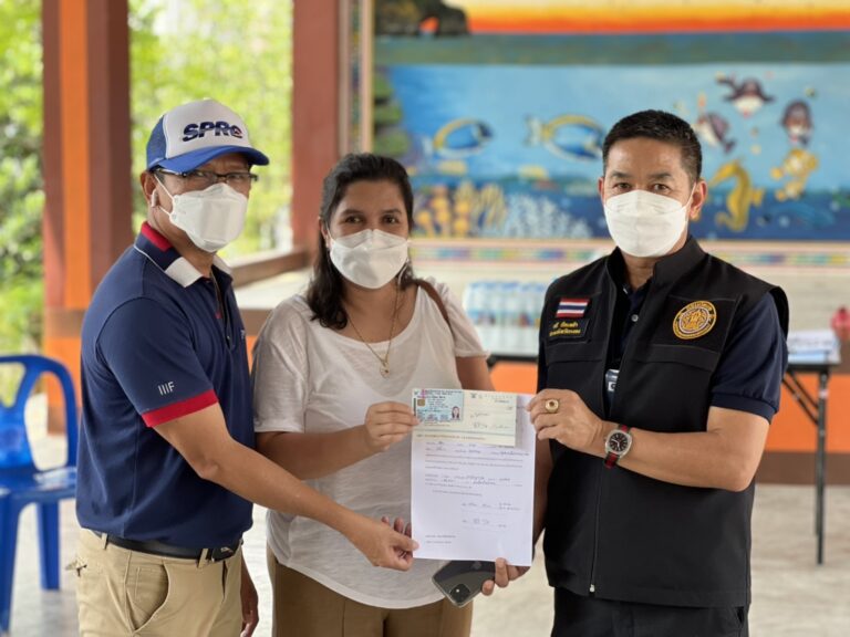 SPRC เริ่มจ่ายเงินช่วยเหลือกลุ่มประมงพื้นบ้านวันแรกบนเกาะเสม็ดเรือประมง 41 ลำเข้ารับเงินช่วยเหลือกว่า 1.8 ล้านบาท