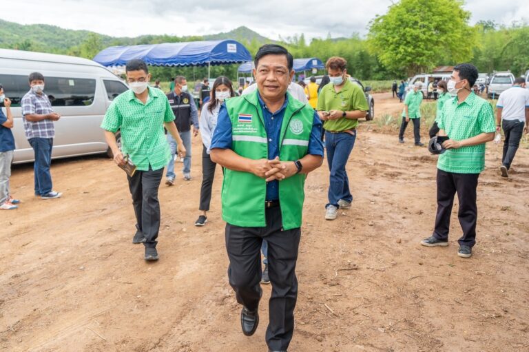 “เฉลิมชัย”ผลักดันประจวบคีรีขันธ์ขึ้นชั้นเมืองหลวงสัปปะรดโลก เร่งตั้งศูนย์พัฒนาสัปปะรดภายในปีนี้“อลงกรณ์”ประกาศขับเคลื่อน”5ยุทธศาสตร์-15นโยบายปฏิรูปภาคเกษตร”สู่เกษตรมูลค่าสูงจับมือสภาอุตสาหกรรมฯ.เดินหน้าโครงการจัดตั้งเขตส่งเสริมอุตสาหกรรมเกษตรเพื่อยกระดับรายได้เกษตรกรทั่วประเทศ