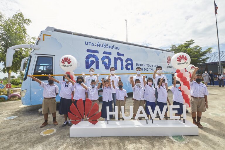 หัวเว่ยยกระดับการศึกษาไทยด้วยเทคโนโลยี จัดโร้ดโชว์โครงการ “รถดิจิทัล” เพื่อสังคมสู่เยาวชนในอยุธยา พร้อมนำ “ใหม่ ดาวิกา” ร่วมกิจกรรมถ่ายทอดความรู้ด้านดิจิทัลพาวเวอร์