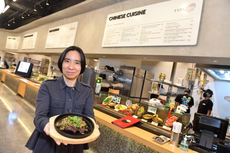 “LOFTER @Central Chidlom” รวมดาวร้านเด็ด เผยสูตรพิเศษเคล็ด (ไม่) ลับจานอร่อยซิกเนเจอร์จาก 3 ร้านดังระดับตำนานที่ฟู้ดเลิฟเวอร์ต้องร้องว้าว!