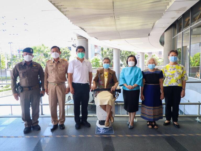ซีคอน บางแค เปิดบริการเก้าอี้บันไดเลื่อนสำหรับผู้สูงอายุและผู้พิการนโยบายใส่ใจดูแลลูกค้าทุกคน