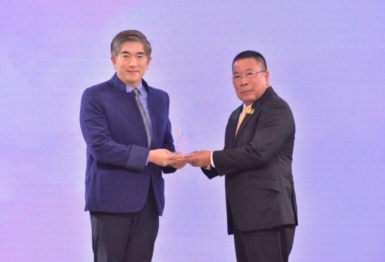 ตลาดหลักทรัพย์ฯ รับโล่การบริหารจัดการน้ำเสีย “ระดับทอง” ประจำปี 2565 จากกรมควบคุมมลพิษ