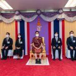 ยูนิโคล่ ประเทศไทย เข้าเฝ้าฯ<br>สมเด็จพระกนิษฐาธิราชเจ้า กรมสมเด็จพระเทพรัตนราชสุดาฯ สยามบรมราชกุมารี<br>เพื่อทูลเกล้าฯ ถวายหน้ากากผ้าแอริซึ่ม
