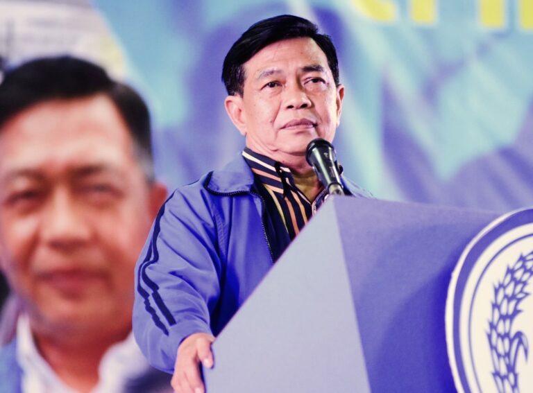 “อลงกรณ์”ลุยโรงงานต่างด้าวอิทธิพลสั่งลงดาบซ้ำมอบกรมชลประทานดำเนินคดี พร้อมชื่นชมผู้ว่าเพชรฯ.สนธิกำลังปิดโรงงานลักลอบปล่อยน้ำเสียลงคลองชลประทานก่อมลพิษกลิ่นเหม็นเน่าสร้างความเดือดร้อนชุมชน