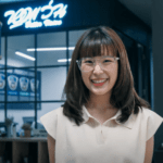 “หอแว่น” ส่งโฆษณาตัวใหม่ล่าสุด ตอกย้ำความเป็นผู้เชี่ยวชาญด้านแว่นตาพร้อมใส่ใจดูแลสายตาอย่างมืออาชีพ ตามสโลแกน “ให้หอแว่น ดูแลทุกค่าสายตาคุณ”