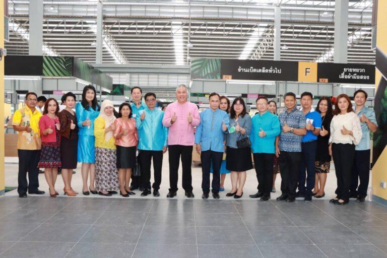 การเคหะแห่งชาติตรวจความพร้อมของตลาด “สุขประชามาร์เก็ต ฉลองกรุง”
