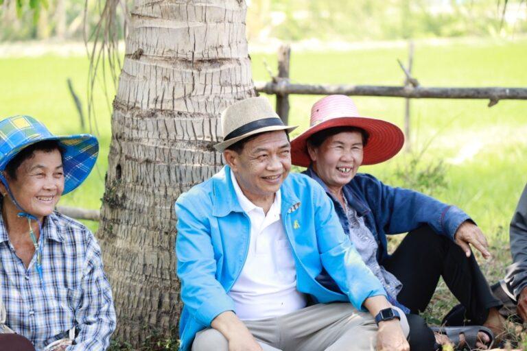“อลงกรณ์”มั่นใจเกษตรกร9ล้านครัวเรือนสนับสนุน”พรรคประชาธิปัตย์”ด้วยผลงานที่พิสูจน์แล้ว4ปีสร้างเงินกว่า 5 ล้านล้านบาทให้ประเทศและเกษตรกรชี้ไตรมาสแรกปีนี้จีดีพี.เกษตรโต5.5%สร้างเงินเกือบ2แสนล้านบาทเพราะราคาพืชผลเกษตรส่วนใหญ่อยู่ในเกณฑ์ดี