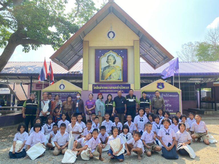 การผลิตพืชผักปลอดภัยในโรงเรือนด้วยเทคโนโลยีกรมวิชาการเกษตรสนับสนุนโครงการเกษตรเพื่ออาหารกลางวันตามโครงการอันเนื่องมาจากพระราชดำริ