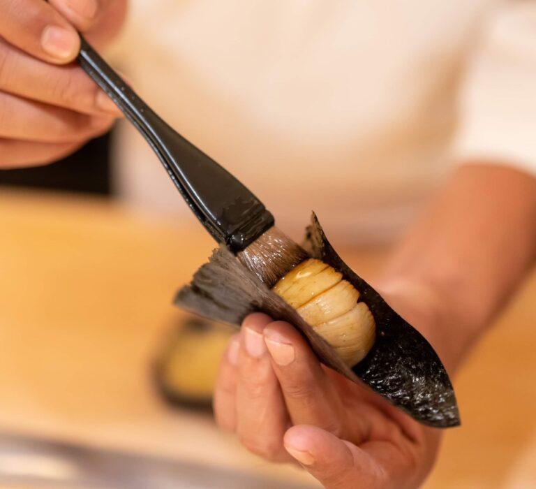 Sushi Koge โอมากาเสะพรีเมียม สไตล์เอโดะแท้เสิร์ฟประสบการณ์การเดินทางผ่านรสชาติ ด้วย 18 คอร์สเมนูสุดพิเศษจัดเต็มด้วยวัตถุดิบชั้นเลิศ อร่อยทุกคำ ในราคาสุดคุ้ม