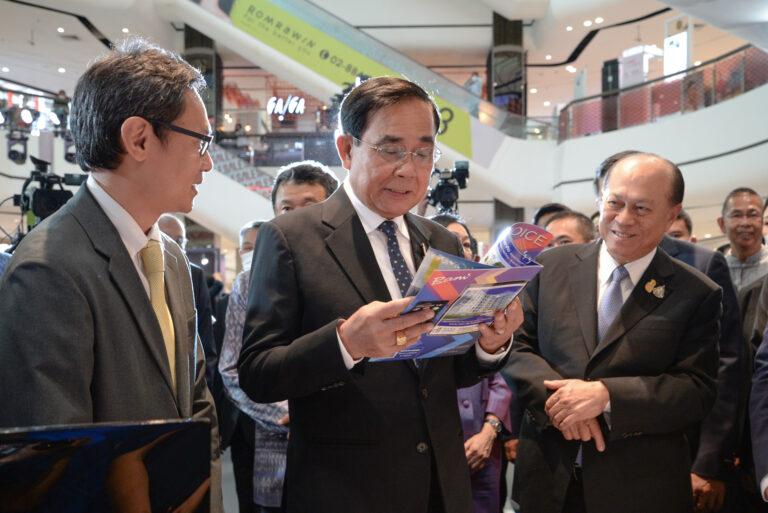 นายกรัฐมนตรีเยี่ยมชมบูธ BAMในงาน DRIVES FOR CHANGING THAILAND