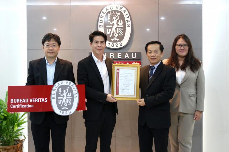 “SVR”ตอกย้ำความเป็นองค์กรคาร์บอนต่ำ สู่ความอย่างยั่งยืนการันตีประกาศนียบัตรรับรองมาตรฐาน ISO 14064-1:2018ติดตั้ง EV Charger – Solar Roof ตอบโจทย์การประหยัดพลังงานอย่างยั่งยืน