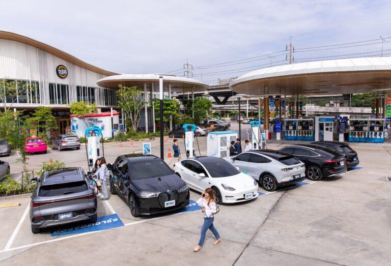 EV Station PluZ “ชาร์จความมั่นใจ ไปได้ทุกที่”เปิดตัวเครื่องชาร์จรูปแบบใหม่ที่ พีทีที สเตชั่น แฟลกชิป สโตร์ สาขาวิภาวดี 62