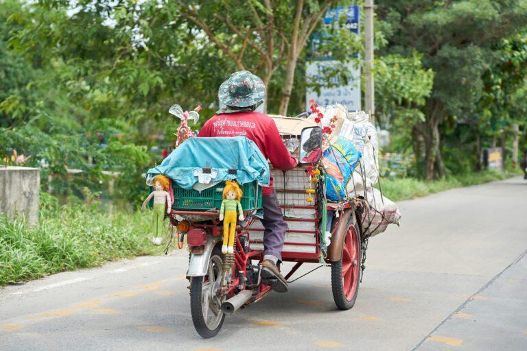 การรีไซเคิลขยะพลาสติกที่ถูกกำจัดอย่างไม่ถูกต้องในประเทศไทย สามารถลดการปล่อยก๊าซเรือนกระจกได้ถึง 28 ล้านตันภายในปี 2573การรีไซเคิลดังกล่าวสามารถลดปริมาณก๊าซเรือนกระจกเทียบเท่ากับการลดจำนวนรถยนต์กว่า 6.2 ล้านคันบนท้องถนนในหนึ่งปี
