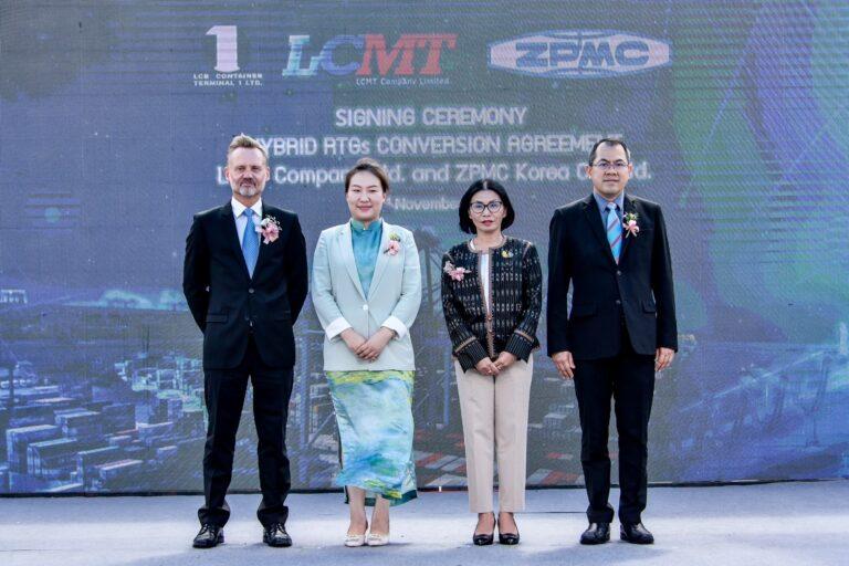 พิธีลงนามบันทึกข้อตกลงความร่วมมือ (MOU) เพื่อเปลี่ยนเครื่องจักรสำหรับยกขนตู้สินค้าไปท่าเรือ (RTG) จากพลังงานดีเซลเป็นพลังงานไฟฟ้าจากแบตเตอรี่