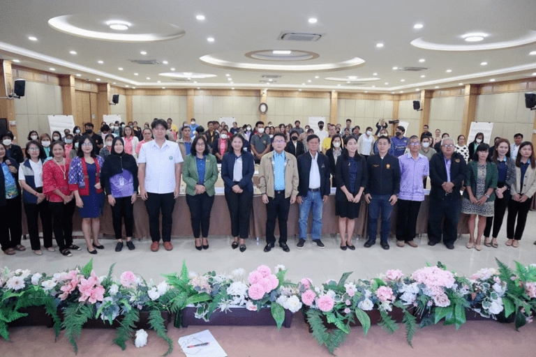 สถาบันวิทยาลัยชุมชน โดยโครงการวิจัยและพัฒนานวัตกรรมเชิงพื้นที่เพื่อแก้ไขปัญหาความยากจนแบบเบ็ดเสร็จและแม่นยำจังหวัดชัยนาท ได้จัดเวทีบูรณาการความร่วมมือ<br>“สรรคบุรีโมเดล พลังท้องถิ่น พลังชุมชน สู่การแก้ปัญหาความยากจนอย่างยั่งยืน”
