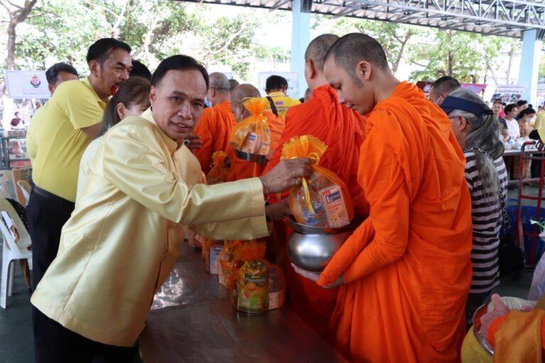 การเคหะแห่งชาติร่วมกับผู้อยู่อาศัยในชุมชนดินแดงและชาวชุมชนทั่วประเทศจัดกิจกรรมเนื่องในวันคล้ายวันพระบรมราชสมภพ รัชกาลที่ 9