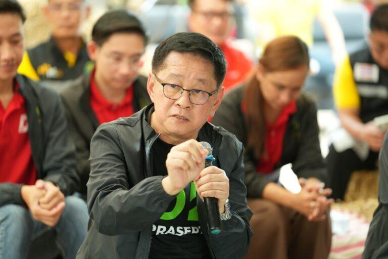 รมว.ดีอี ชูผลสำเร็จการยกระดับชุมชนด้วยโดรนเพื่อการเกษตร<br>ขยายผลชุมชนประยุกต์ใช้เทคโนโลยีดิจิทัล พัฒนาคุณภาพชีวิต<br>ติดเทอร์โบเครื่องยนต์เพิ่มขีดความสามารถทางการแข่งขันของประเทศ