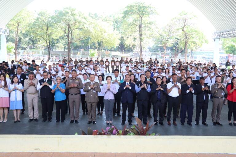 การเคหะแห่งชาติร่วมลงนามในบันทึกข้อตกลงให้ความร่วมมือตามโครงการชุมชนบำบัดอย่างยั่งยืนในตำบลแพร่ระบาดยาเสพติดสูงสุด 100 ตำบล ตามนโยบายเร่งด่วนของรัฐบาลในพื้นที่แขวงดินแดง