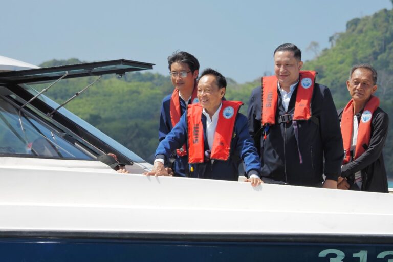 ดร.ธรณ์ ปลื้ม พัชรวาท มุ่งมั่นแก้ไขปัญหาหญ้าทะเลเสื่อมโทรม