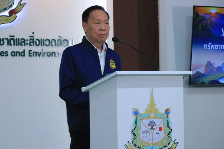 “พัชรวาท” รัฐมนตรี ทส. ร่วมเป็นสักขีพยานการส่งมอบเงินระดมทุนของโครงการ Zero Starving Sea Turtles : อิ่มท้องน้องเต่าให้กับกรมทะเล