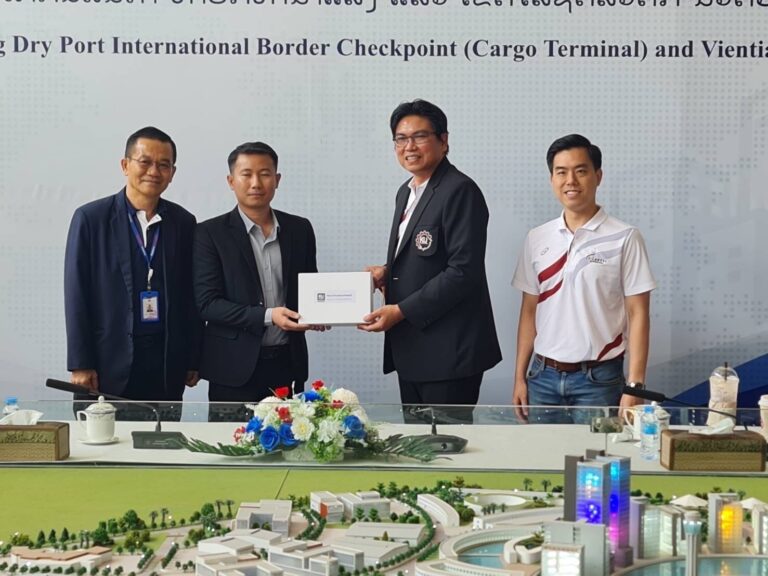 คณะผู้อบรม หลักสูตร i-Leader ดูงานด้านโลจิสติกส์ ณ สปป. ลาว