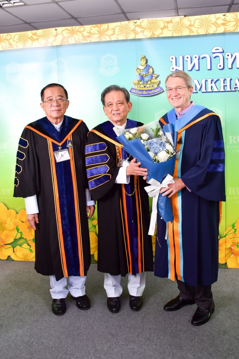 ร่วมแสดงความยินดี ดร.ฮาราลด์ ลิงค์ ประธาน บี.กริม และซีอีโอ บี.กริม เพาเวอร์<br>รับปริญญาบริหารธุรกิจดุษฎีบัณฑิตกิตติมศักดิ์ จาก ม.รามคำแหง