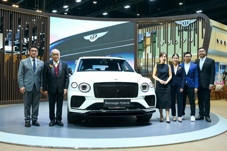 เบนท์ลีย์ แบงค็อก เปิดตัว BENTAYGA S HYBRID สปอร์ตเอสยูวีหรูพันธุ์ดุอย่างเป็นทางการ<br>พร้อมจัดแสดงทัพอัครยนตรกรรมแบบเต็มรูปแบบ ณ งานมอเตอร์ โชว์ ครั้งที่ 45