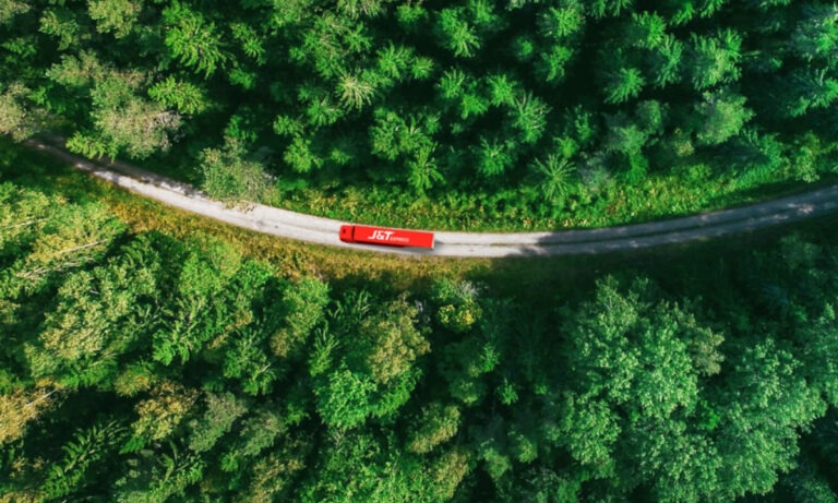 เจแอนด์ที เอ็กซ์เพรส เผยรายงานความยั่งยืนฉบับแรก เสนอข้อมูลด้านสิ่งแวดล้อม สังคม และการกำกับดูแล