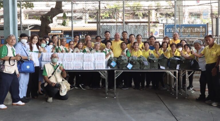 การเคหะแห่งชาติมอบเครื่องอุปโภคและบริโภคให้กับศูนย์บริการสาธารณสุข 4 ดินแดง