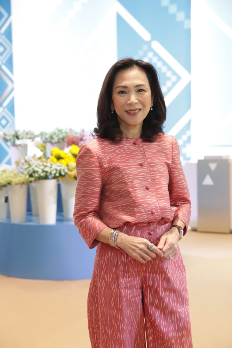 เอ็ม ดิสทริค โดย ศูนย์การค้า ดิ เอ็มโพเรียม, เอ็มควอเทียร์ และ เอ็มสเฟียร์ ขานรับภาครัฐ ร่วมปักหมุดถนนสุขุมวิทจัดกิจกรรมรับเทศกาลสงกรานต์ภายใต้แนวคิด สะท้อนคุณค่าวัฒนธรรมไทยถึง POP CULTURE และ โอนลี่ อิน ไทย แลนด์’ (Only in Thailand) พร้อมดึงนักท่องเที่ยว LGBTQ ทั่วโลก