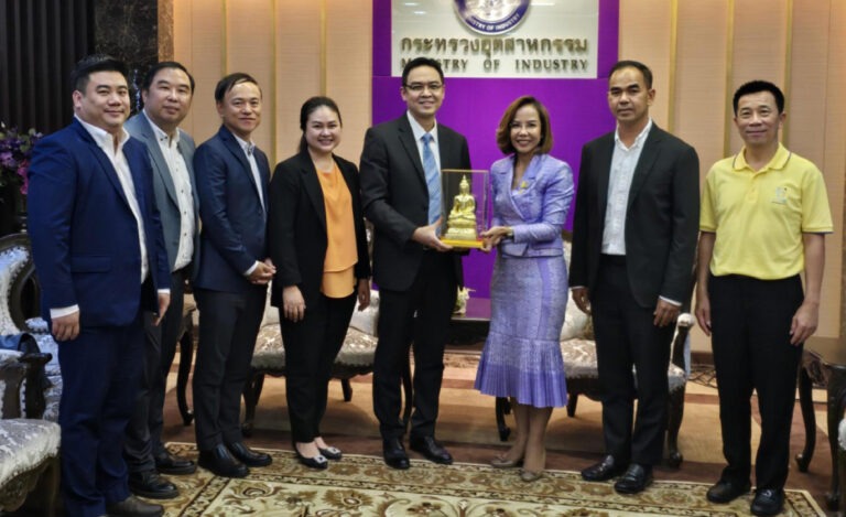 ปูนซีเมนต์นครหลวง หารือรัฐมนตรีว่าการกระทรวงอุตสาหกรรม ผลักดันการผลิตปูนซีเมนต์คาร์บอนต่ำ ลดปล่อยก๊าซเรือนกระจก