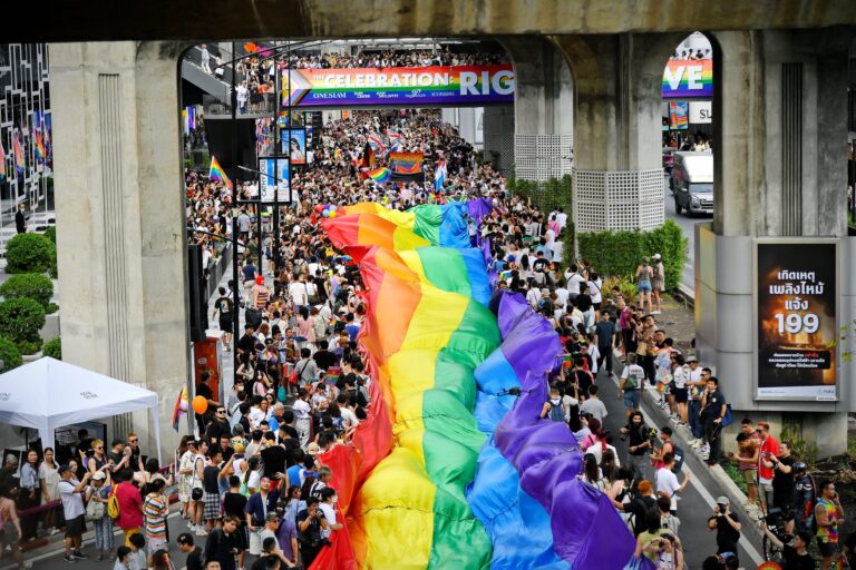 “ฝ้าย-ฟ้า-อุ้ม-เวฟ-อู๋” นำทัพผู้พิการนับร้อยร่วมขบวน “Love for Dignity ศักดิ์ศรีความเป็นมนุษย์” “ยาดมโป๊ยเซียน” ใช้ “ดอกมะละกอ” สื่อความหมายหลากหลายทางเพศ เดินหน้าส่งเสริมความเสมอภาคกลุ่ม LGBTQIAN+