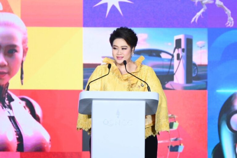 งาน อว.แฟร์ โชว์ “โดรนแปรอักษร เฉลิมพระเกียรติ เทิดไท้องค์ราชัน 72 พรรษา” 500 ตัว บินขึ้นฟ้าพร้อมกันบริเวณลานกลางน้ำ ศูนย์ฯ สิริกิติ์ นักเรียนมัธยมคึก แห่ติว TCAS68 ส่วน “ศุภมาส” เปิดเวทีเสวนา “5 ปี อว. กับการปฏิรูป อววน. และทิศทางในอนาคต” ดึงคนรุ่นใหม่-ภาคเอกชน แชร์ไอเดียร่วมขับเคลื่อน อว.ตอบโจทย์ประเทศ