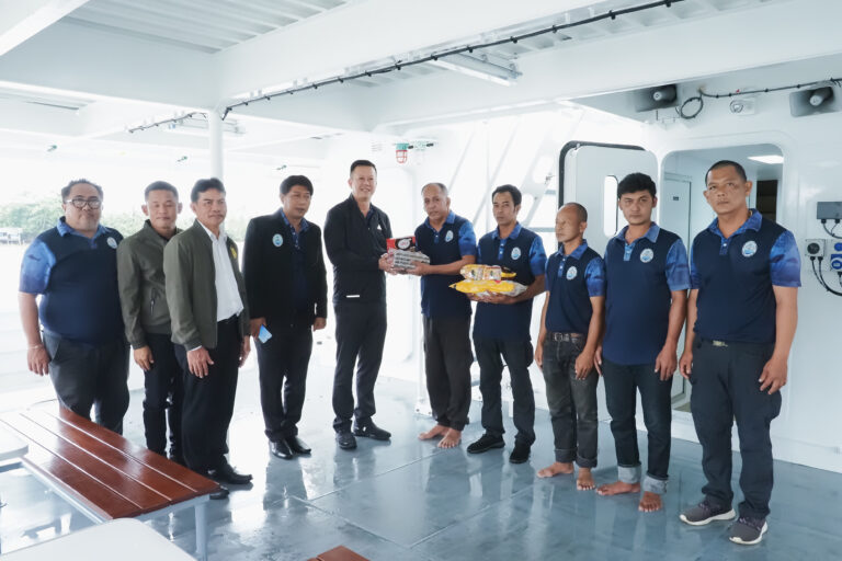 ‘รองชิดชนก’ นำทีมตรวจเยี่ยมเรือ ทช. 807 พร้อมมอบนโยบาย-แนวทางการปฏิบัติงาน