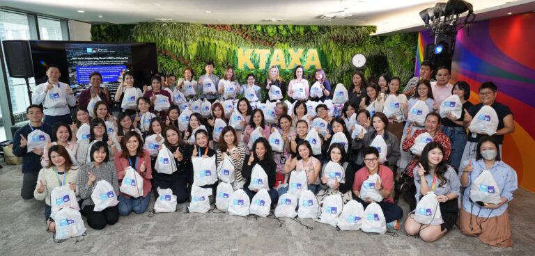 กรุงไทย–แอกซ่า ประกันชีวิต รวมพลังจิตอาสา ปันน้ำใจช่วยเหลือ ผู้ประสบภัยน้ำท่วม ร่วมบรรจุถุงยังชีพ จำนวน 1,000 ชุด และส่งมอบน้ำดื่ม จำนวน 2,000 ขวด