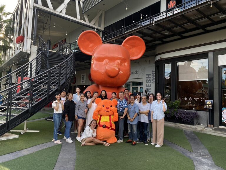 เดอะศาลายาชวนตะลุยชุมชนตำบลศาลายาชิมหมูกระทะถาดยักษ์น้ำจิ้มนานาชาติ