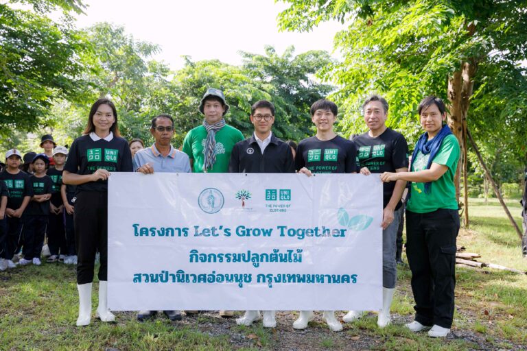 ยูนิโคล่ จัดกิจกรรมปลูกต้นไม้ที่สวนป่านิเวศอ่อนนุช ภายใต้โครงการ Let’s Grow Together