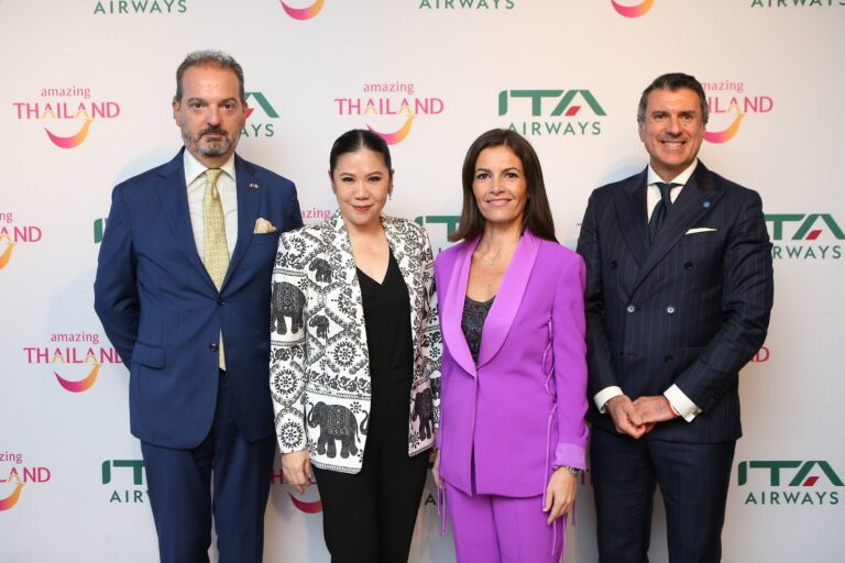สายการบิน ITA Airways เปิดเส้นทางบินตรงใหม่จากกรุงเทพฯ สู่กรุงโรม ให้บริการด้วยเครื่องบินแอร์บัส เอ330นีโอ ที่ทันสมัยที่สุด ITA Airways นิยามของคำว่า “Made in Italy” ที่แท้จริง จัดงานแถลงข่าวที่กรุงเทพฯ เปิดตัวแบรนด์ เครือข่าย เส้นทางบิน และไฮไลท์สำหรับฤดูหนาวนี้