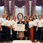 บริษัทในเครือเอ็กซอนโมบิลในประเทศไทย สโมสรพนักงาน และพนักงาน มอบเงินเพื่อช่วยบรรเทาทุกข์ผู้ประสบภัยน้ำท่วม ให้กับมูลนิธิอาสาเพื่อนพึ่ง (ภาฯ) ยามยาก สภากาชาดไทย