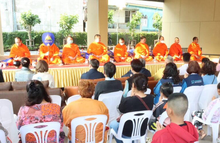 การเคหะแห่งชาติทำบุญขึ้นบ้านใหม่ดินแดง อาคาร D1 พร้อมจัดงานวันเด็กแห่งชาติ สร้างรอยยิ้มและความสุขให้ชาวชุมชนดินแดงได้ใช้เวลาร่วมกันในวันอาทิตย์ “วันครอบครัว”