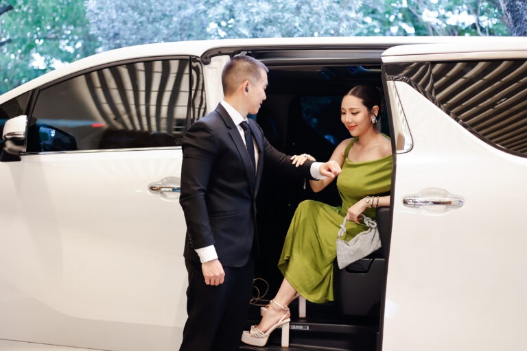 ห้างเซ็นทรัลชิดลม ในเครือเซ็นทรัล รีเทล ผนึกกำลัง แกร็บ พาลูกค้ามุ่งสู่ห้างเซ็นทรัลชิดลม ด้วยประสบการณ์แบบไฮเอนด์ ให้การมาช้อปปิ้งสะดวกเหนือระดับยิ่งกว่าที่เคย ด้วยบริการ GrabExecutive