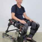 จุฬาฯ เปิดตัว “วีลแชร์เดินได้” Wheelchair Exoskeleton หุ่นยนต์สวมใส่บนร่างกายมนุษย์ นั่ง ลุกยืน และเดินได้ในตัวเดียว