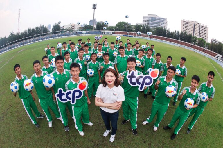 กลุ่มธุรกิจ TCP ปลุกพลังเยาวชนส่งต่อโอกาสทางกีฬา มอบลูกฟุตบอลทั่วไทย