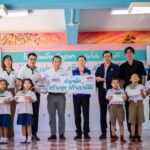 เมล็ดพันธุ์ตราศรแดง จับมือ มูลนิธิเมเจอร์แคร์ เดินหน้า “โครงการปลูกผัก สร้างสุข สร้างรายได้” หนุนนักเรียนเรียนรู้ปลูกผักปลอดสารพิษ ฝึกทักษะต่อยอดสร้างอาชีพ โรงเรียนบ้านวังบูรพา จ.สระแก้ว