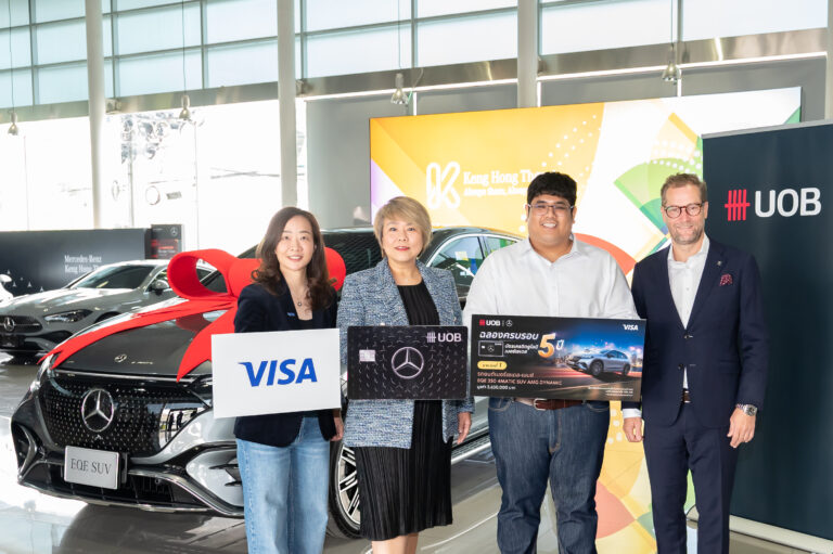 ยูโอบีร่วมกับวีซ่ามอบรถยนต์เมอร์เซเดส-เบนซ์แก่ผู้โชคดีในแคมเปญ บัตรเครดิตยูโอบี วีซ่า เมอร์เซเดส ครบรอบ 5 ปี