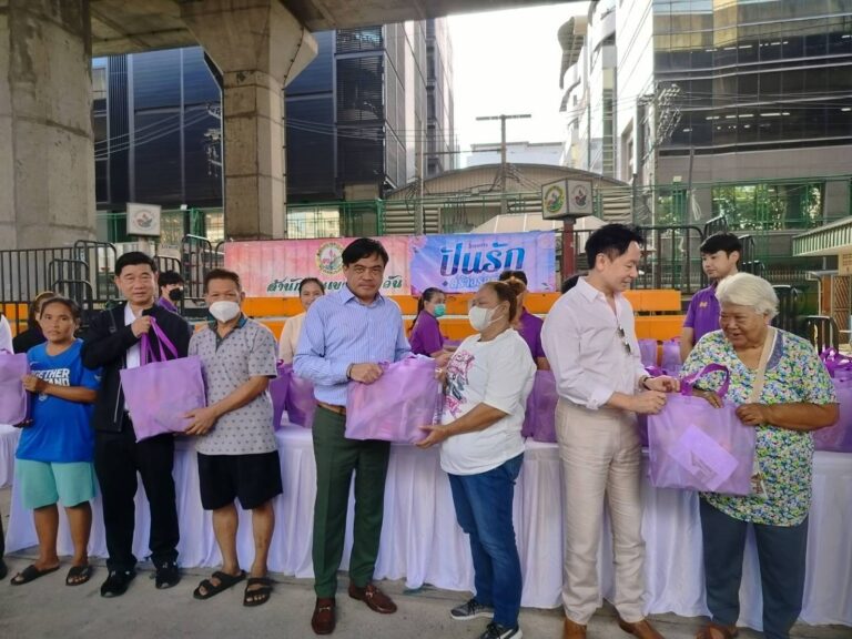 นายกฤษณ์ ณรงค์เดช ร่วมกับ ดร.วรชล ถาวรพงษ์ และสำนักงานเขตปทุมวัน ผนึกพลังแสดงความจงรักภักดีจัดกิจกรรม “โครงการปันรัก” สร้างรอยยิ้มสู่ชุมชน ถวายเป็นพระราชกุศลเฉลิมพระเกียรติสมเด็จพระนางเจ้าฯพระบรมราชินี เนื่องในโอกาสวันเฉลิมพระชนมพรรษาในวันที่ 3 มิถุนายน 2568