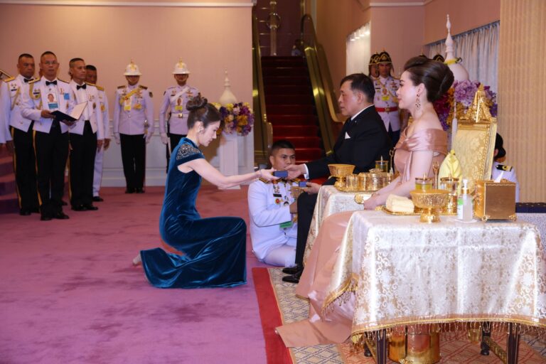 เชฟรอนเข้ารับพระราชทานเข็มที่ระลึก ในฐานะผู้บริจาคเงินบำรุงสภากาชาดไทย