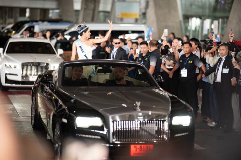MGC-ASIA สนับสนุนอัครยนตรกรรม โรลส์-รอยซ์ ร่วมขบวนแห่ต้อนรับ ‘โอปอล-สุชาตา’ มิสเวิลด์คนแรกของไทย ความภาคภูมิใจในรอบ 72 ปี