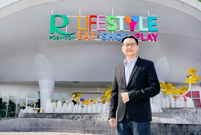 โรบินสันไลฟ์สไตล์ เดินหน้าสู่เป้าหมาย Net Zero ติดตั้งโคมไฟถนนพลังงานแสงอาทิตย์อัจฉริยะ ทุกสาขาทั่วประเทศ สนับสนุนพลังงานสะอาด ลดคาร์บอน สร้างสิ่งแวดล้อมที่ยั่งยืน