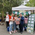 “Eco Supreme” แบรนด์เสื้อรักษ์โลกเจ้าแรกในไทย ได้การรับรอง 3 ฉลาก Carbon Footprint Products จาก อบก. เสื้อ 1 ตัวลดการปล่อยคาร์บอนได้ 74% พร้อมรับรางวัล Thailand Textiles Tag การันตีสินค้าคุณภาพ-ปลอดภัย